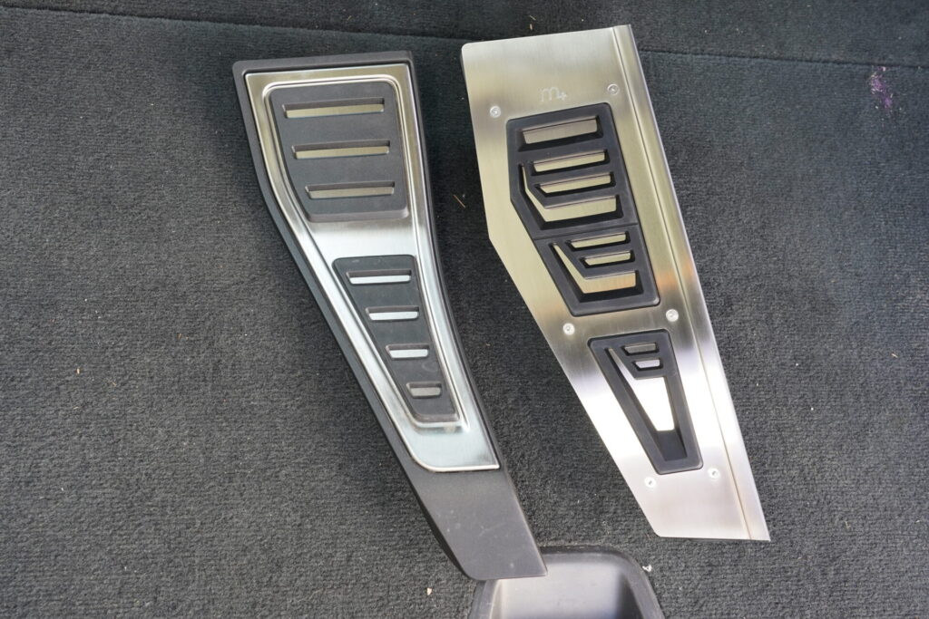 m+ Foot Rest Cover for Audi A4(8W)/A5(F5)へ交換 - QUEST